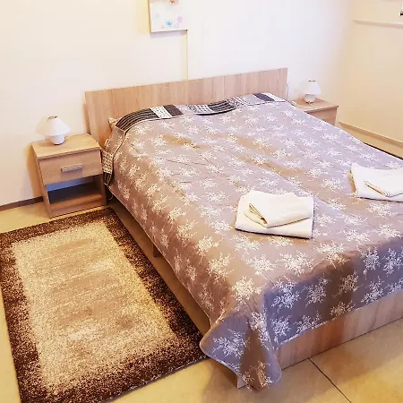 La Boheme Apartment *